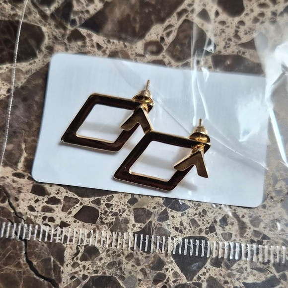 Women's Gold Geometric Diamond Shape Stud Earrings One Size NWOT - Picture 5 of 5